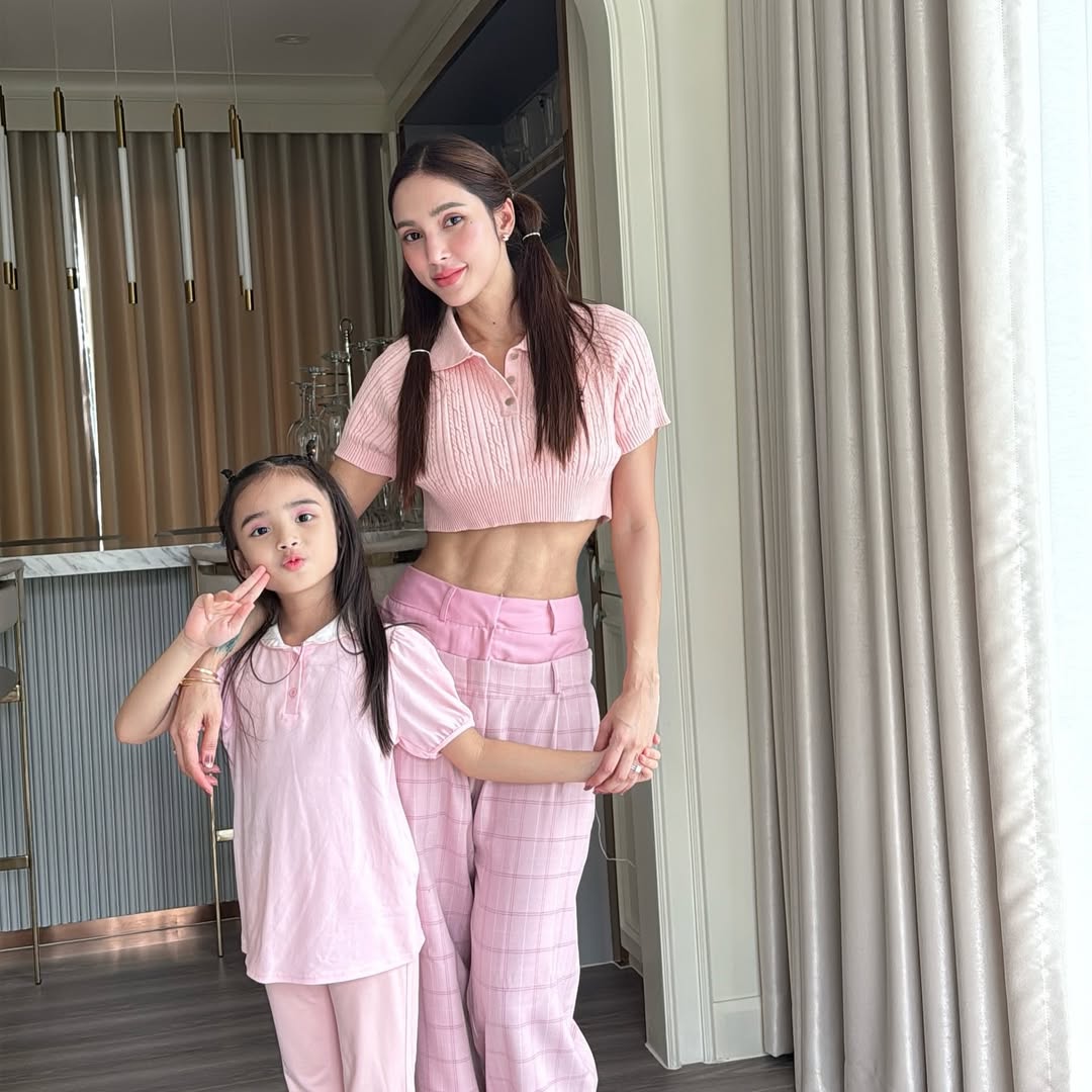 อุ้ม - ลักขณา วัธนวงส์ศิริ