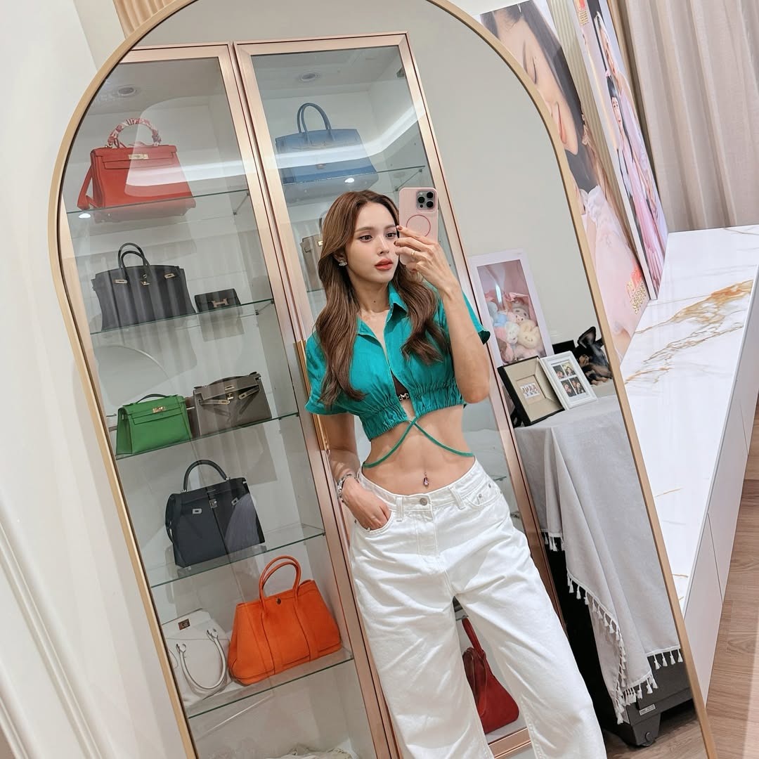 อุ้ม - ลักขณา วัธนวงส์ศิริ