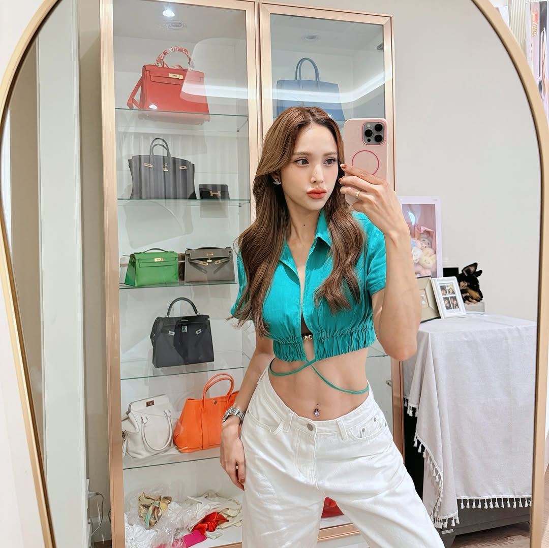 อุ้ม - ลักขณา วัธนวงส์ศิริ