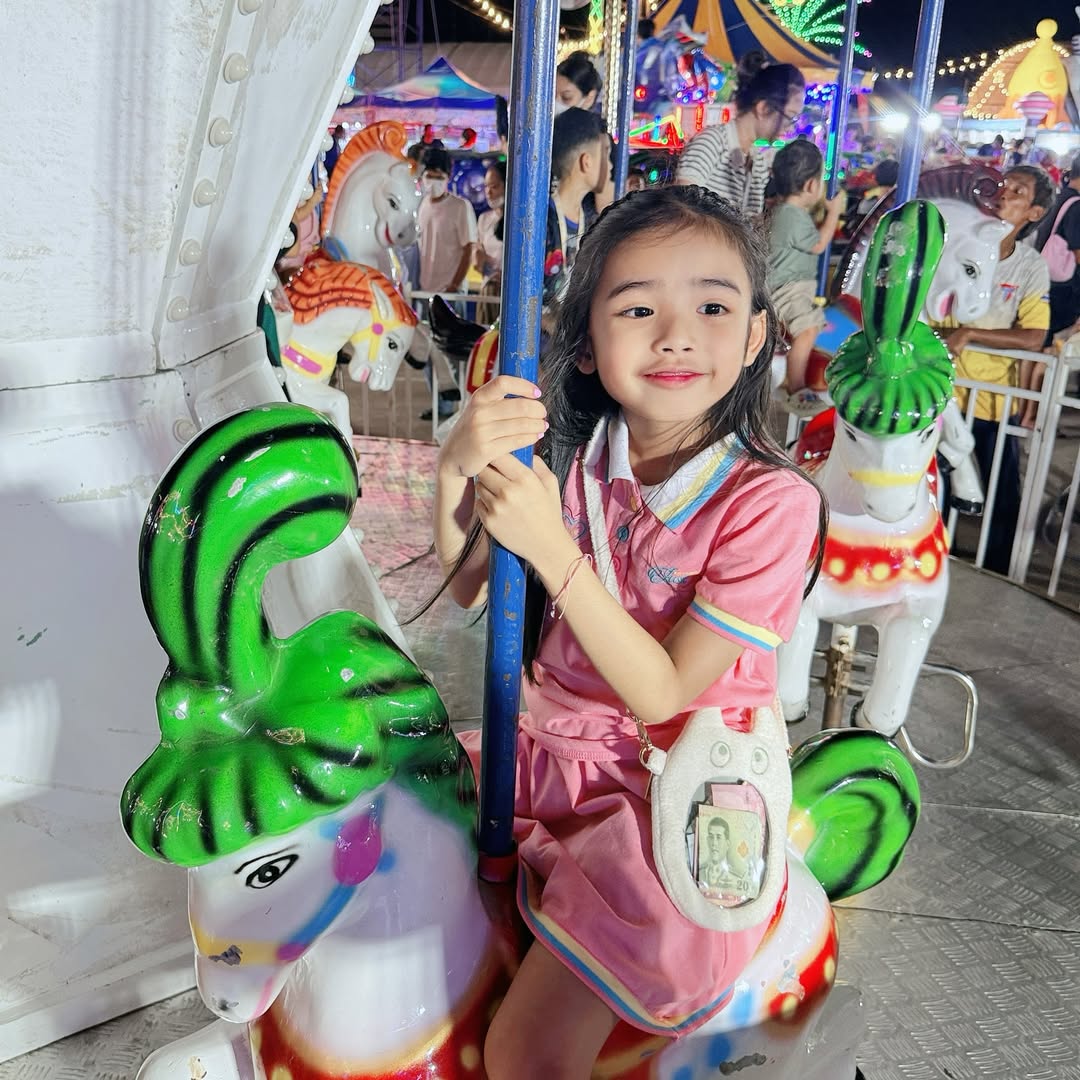 อุ้ม - ลักขณา วัธนวงส์ศิริ