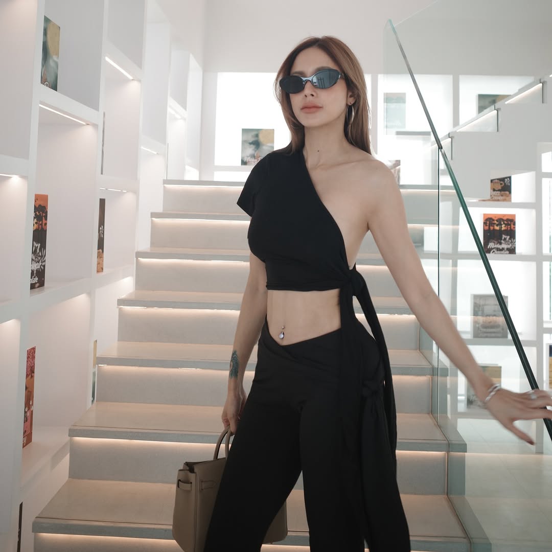 อุ้ม - ลักขณา วัธนวงส์ศิริ