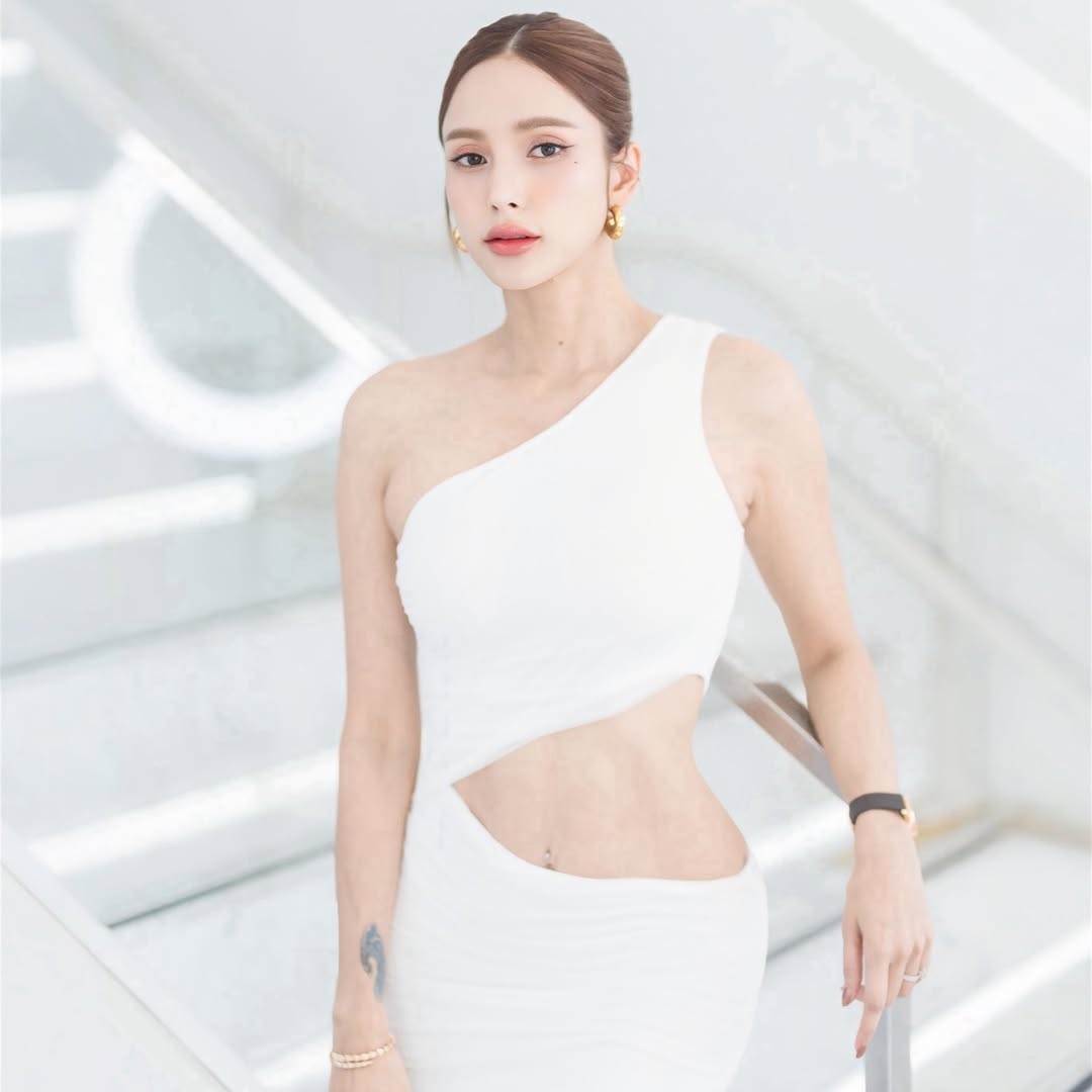 อุ้ม - ลักขณา วัธนวงส์ศิริ