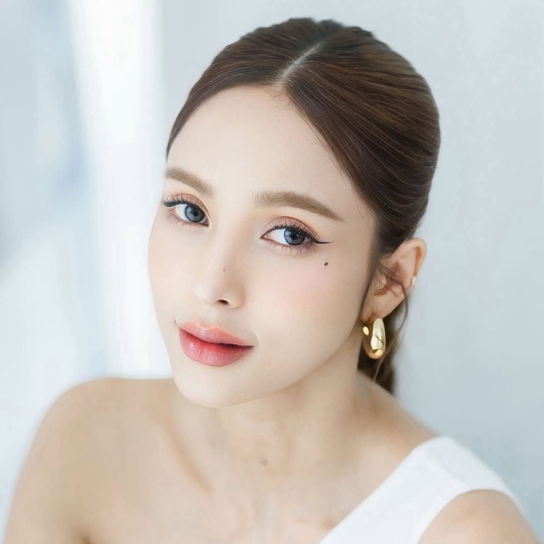 อุ้ม - ลักขณา วัธนวงส์ศิริ