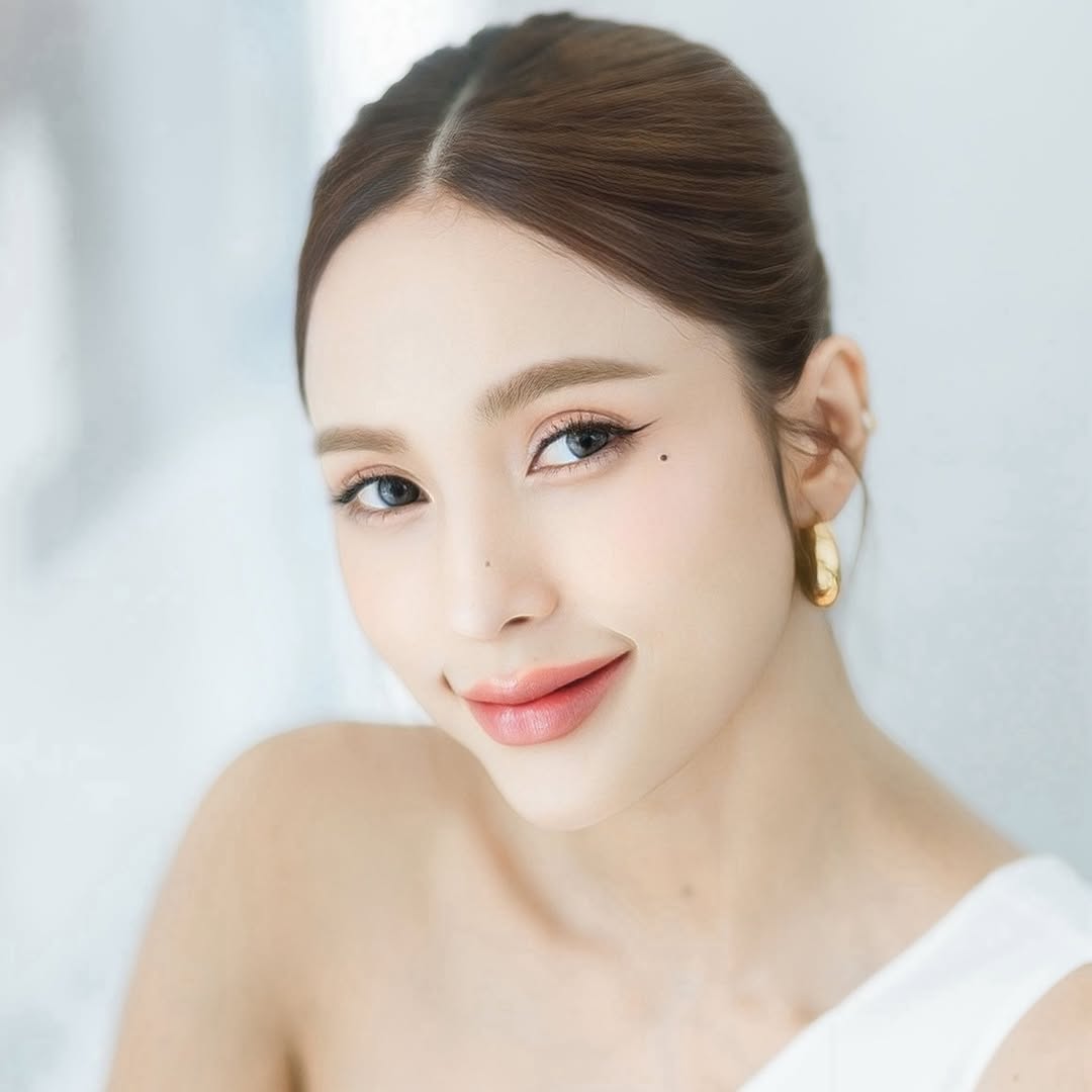 อุ้ม - ลักขณา วัธนวงส์ศิริ