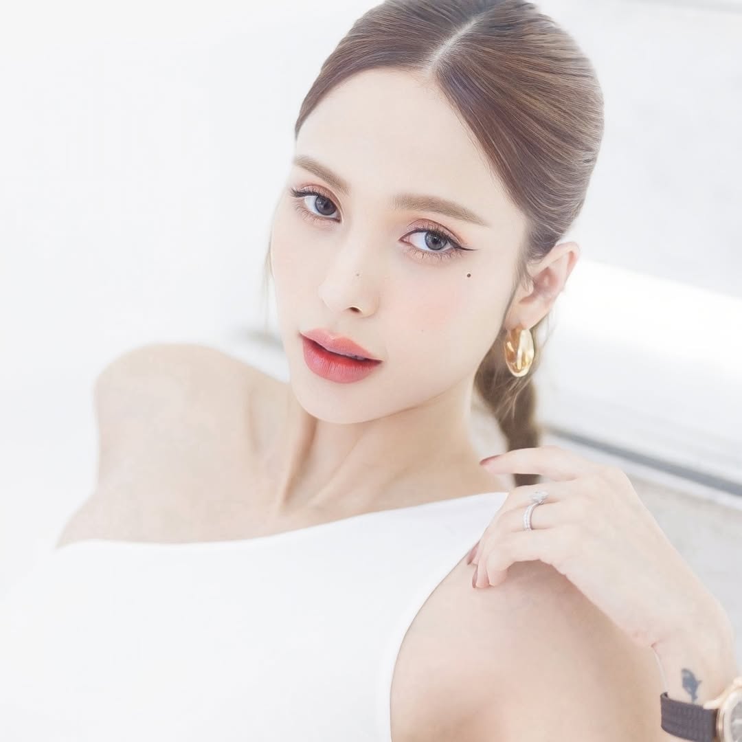 อุ้ม - ลักขณา วัธนวงส์ศิริ
