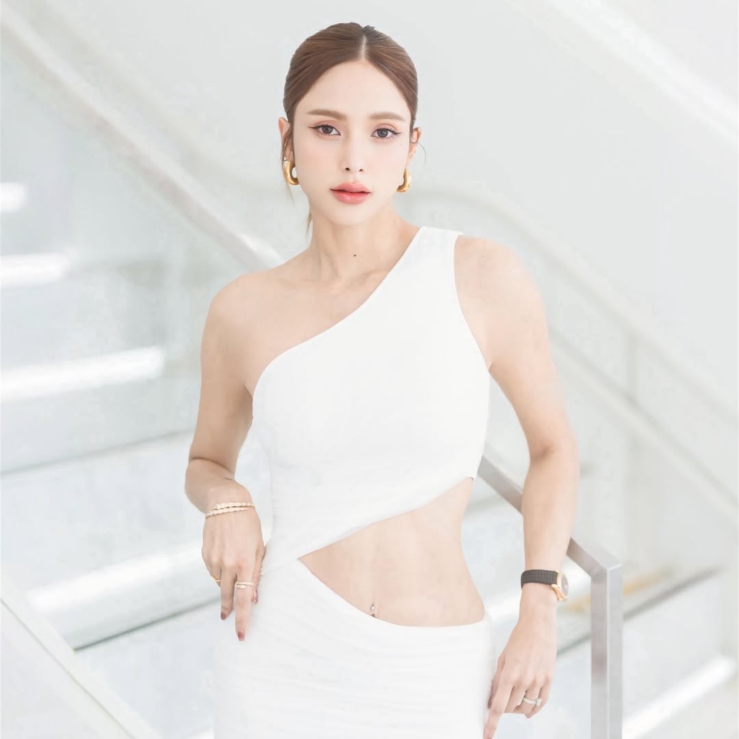 อุ้ม - ลักขณา วัธนวงส์ศิริ