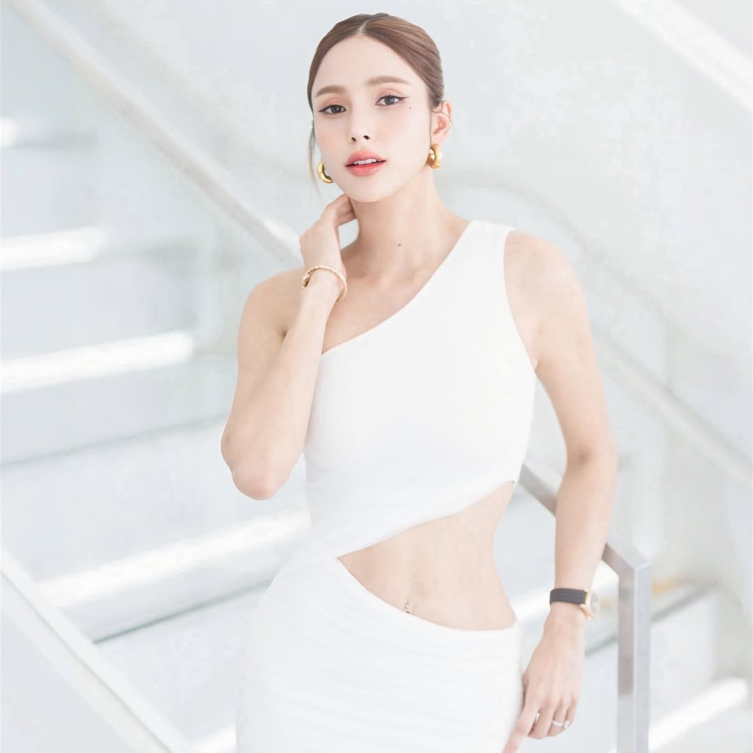 อุ้ม - ลักขณา วัธนวงส์ศิริ