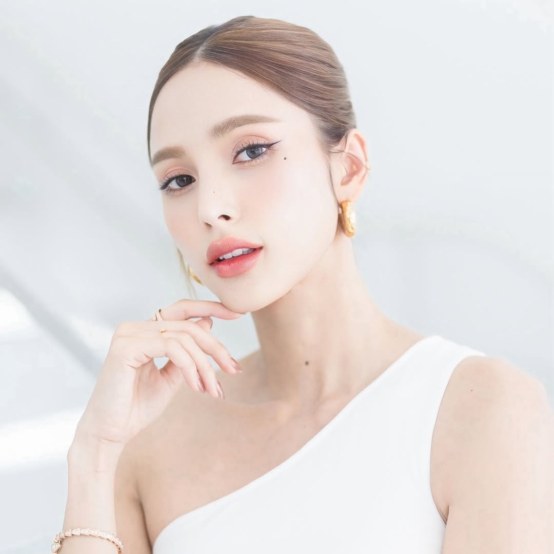 อุ้ม - ลักขณา วัธนวงส์ศิริ