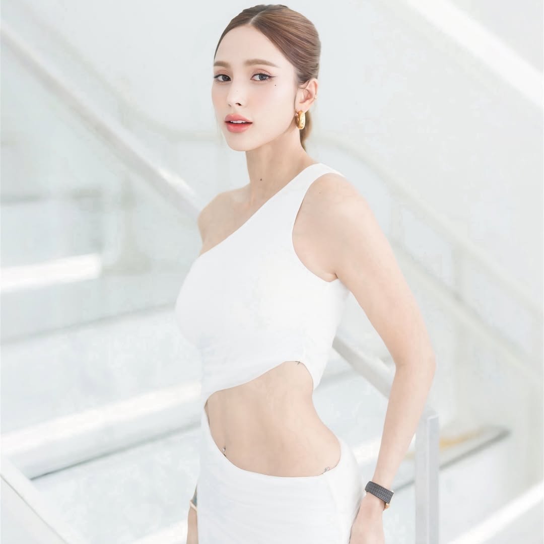 อุ้ม - ลักขณา วัธนวงส์ศิริ