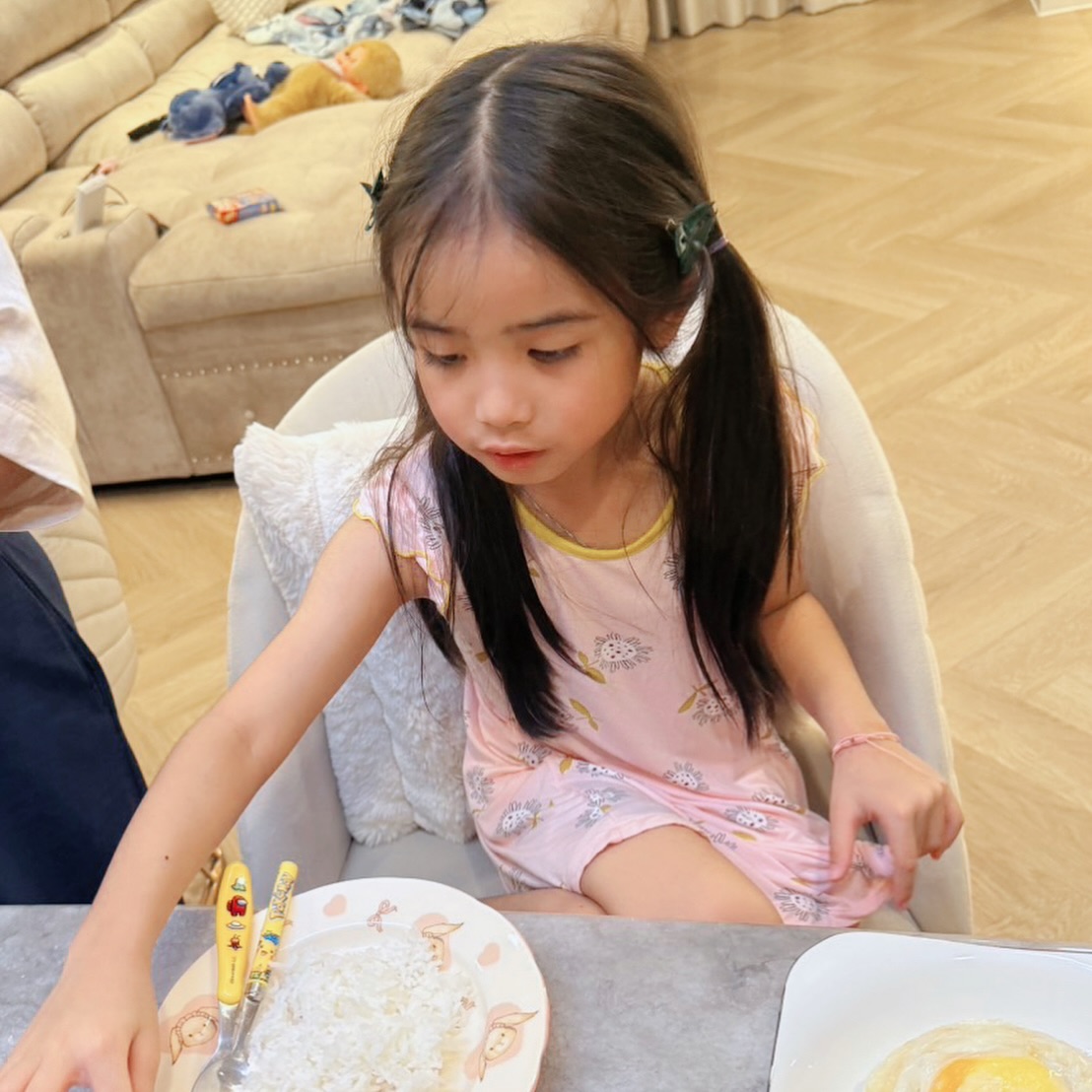 อุ้ม - ลักขณา วัธนวงส์ศิริ