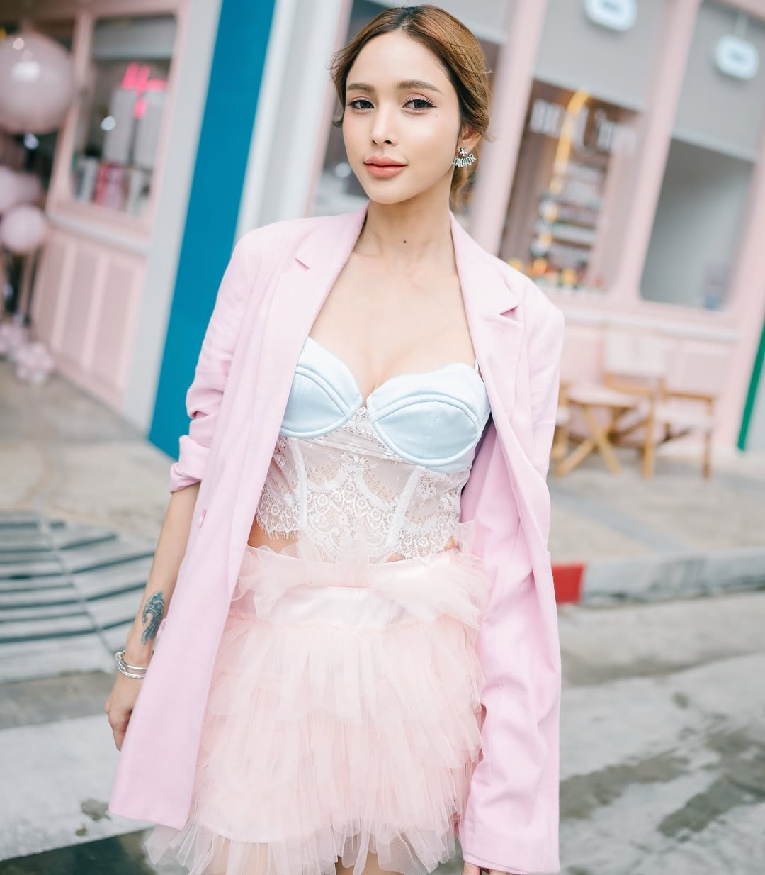 อุ้ม - ลักขณา วัธนวงส์ศิริ