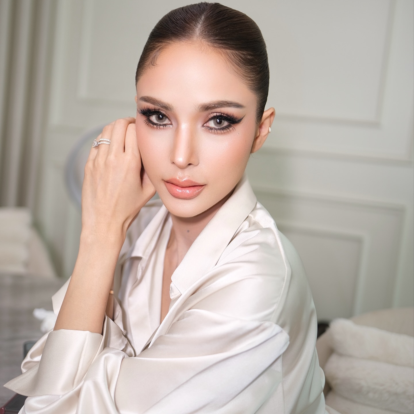 อุ้ม - ลักขณา วัธนวงส์ศิริ