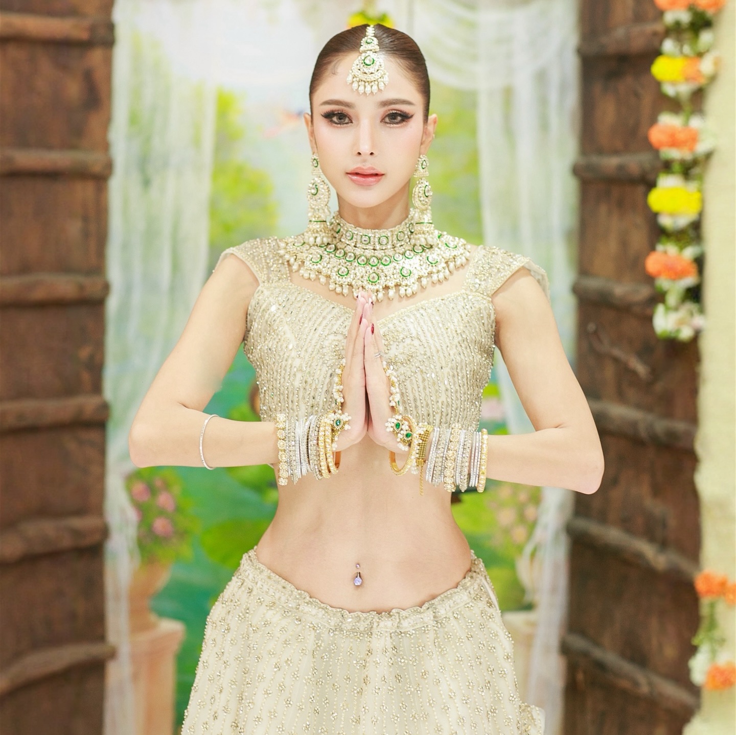 อุ้ม - ลักขณา วัธนวงส์ศิริ