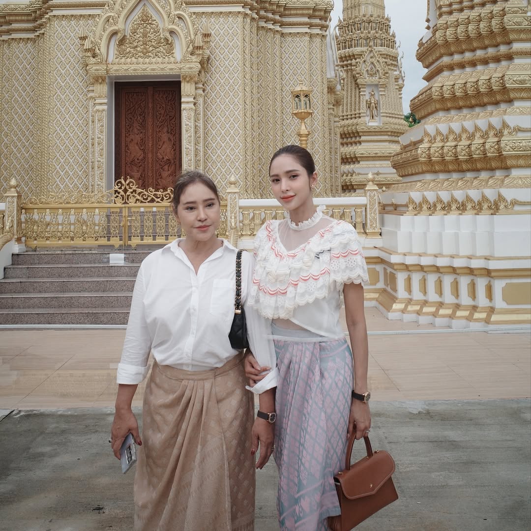 อุ้ม - ลักขณา วัธนวงส์ศิริ
