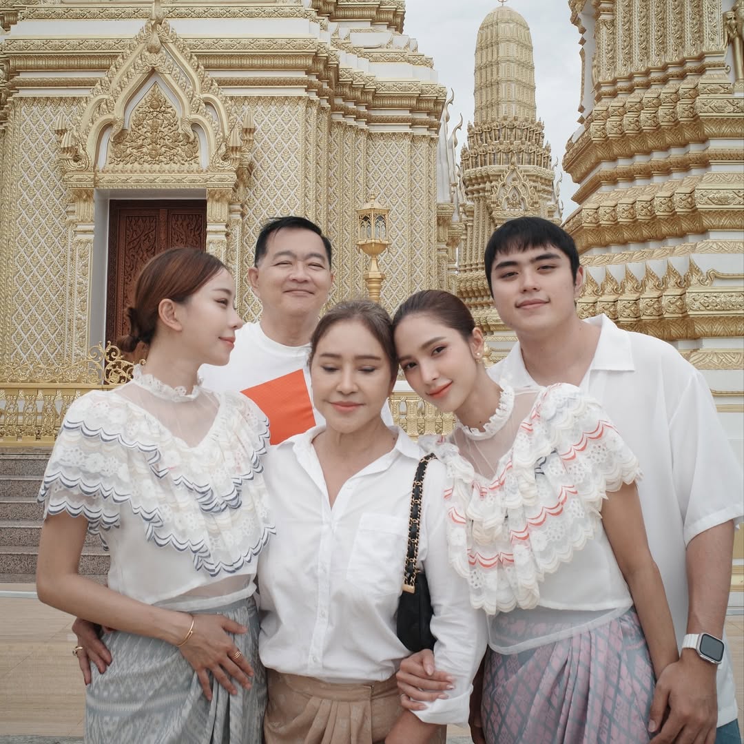 อุ้ม - ลักขณา วัธนวงส์ศิริ