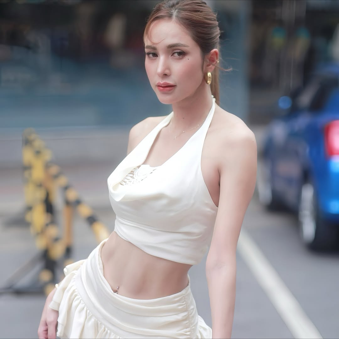 อุ้ม - ลักขณา วัธนวงส์ศิริ