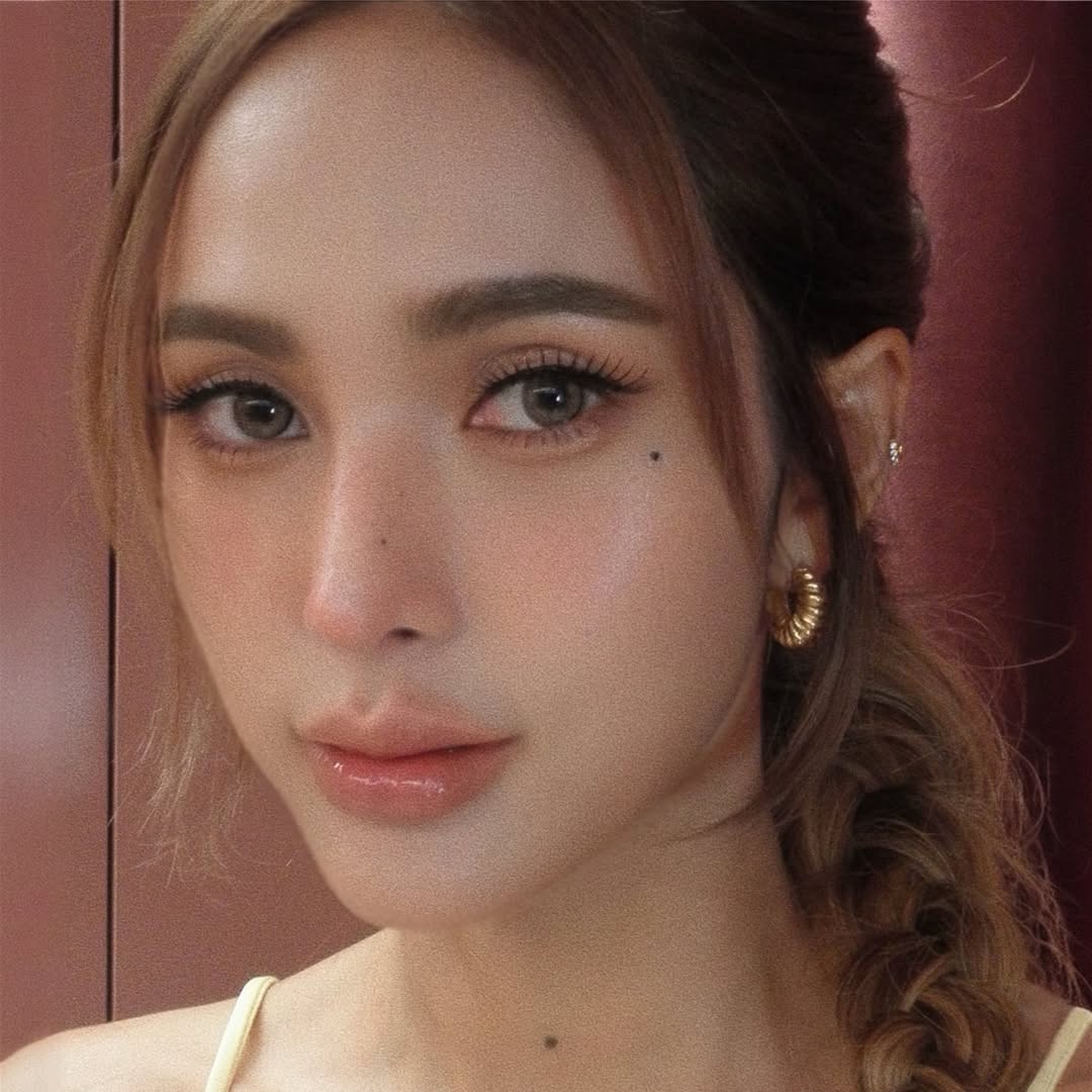 อุ้ม - ลักขณา วัธนวงส์ศิริ