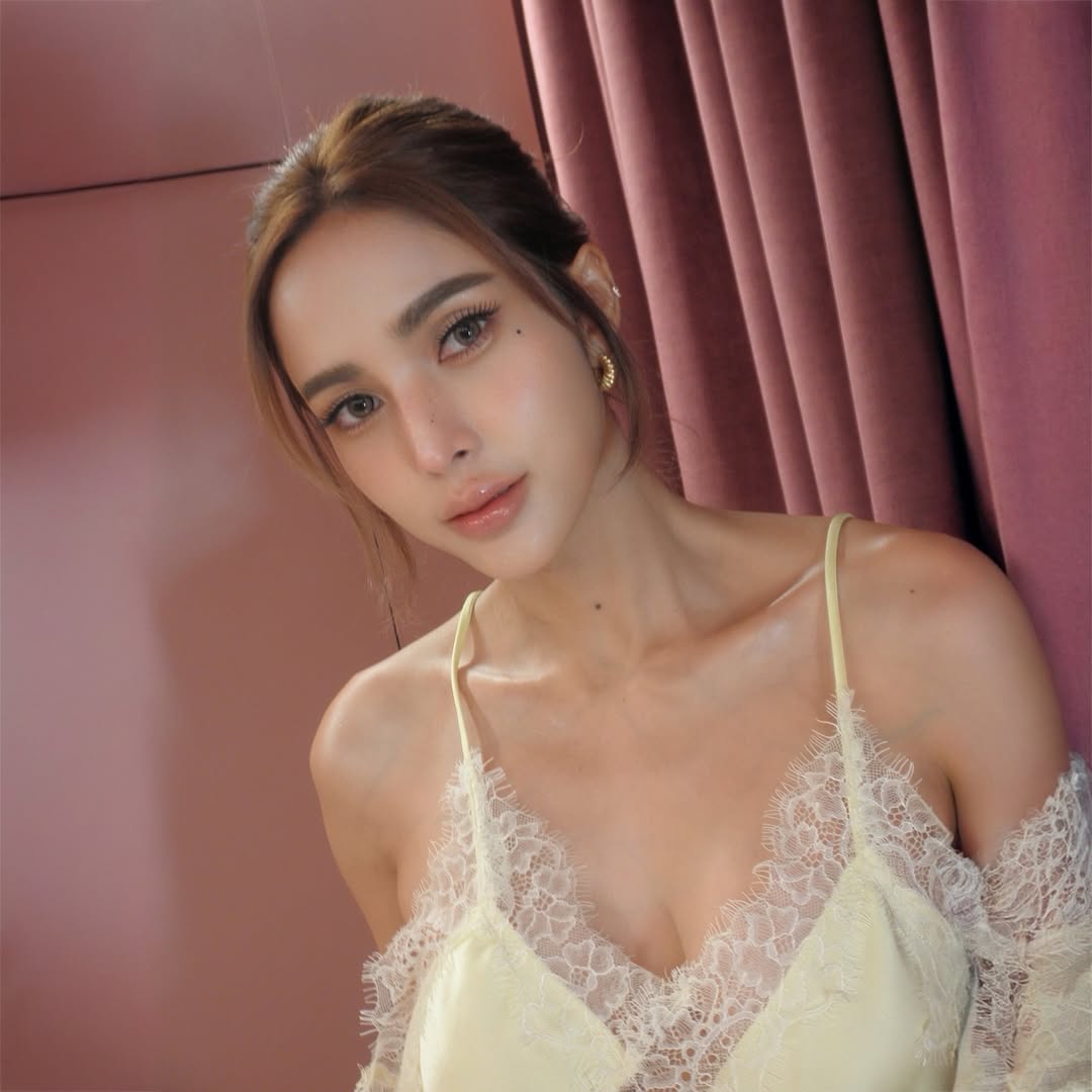 อุ้ม - ลักขณา วัธนวงส์ศิริ