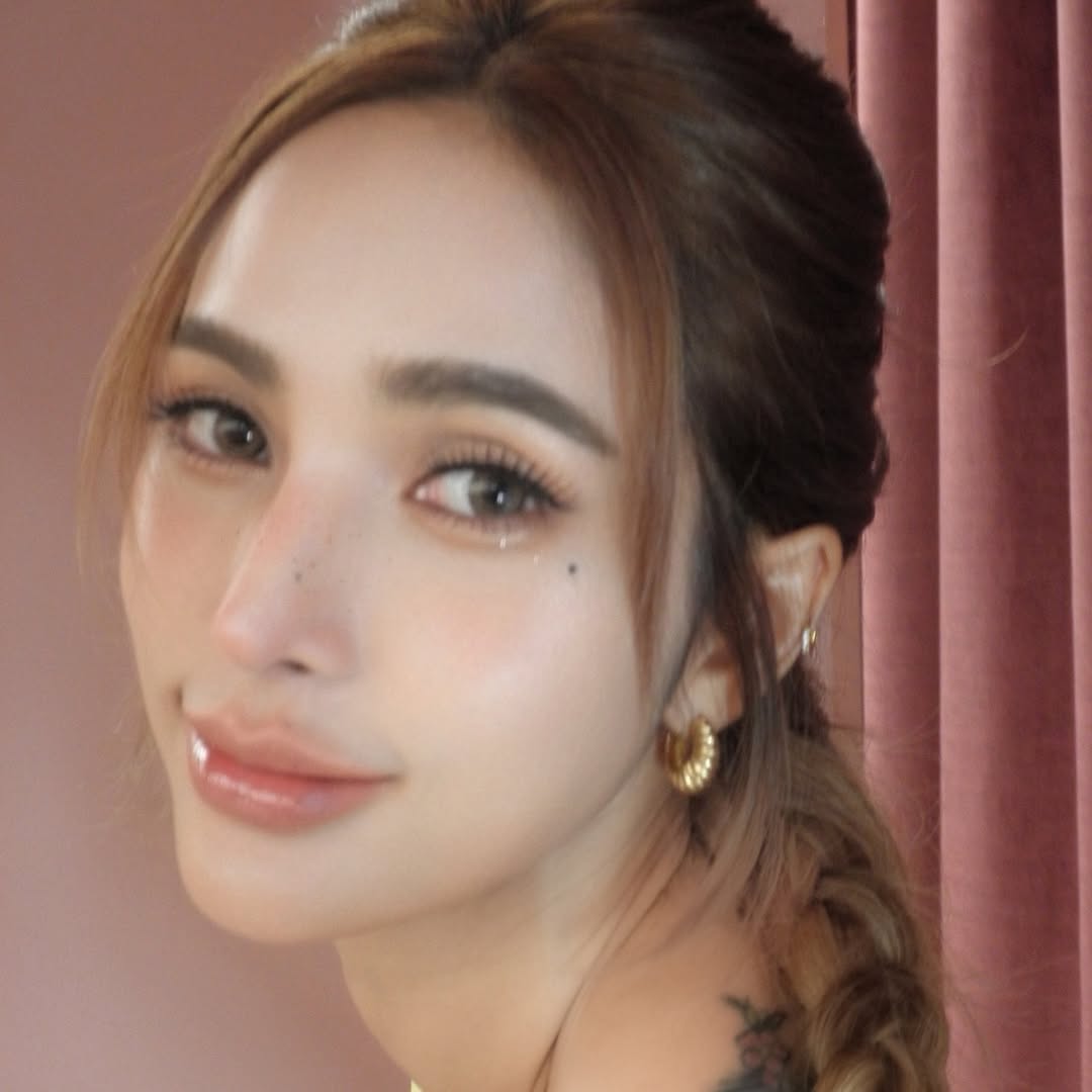 อุ้ม - ลักขณา วัธนวงส์ศิริ