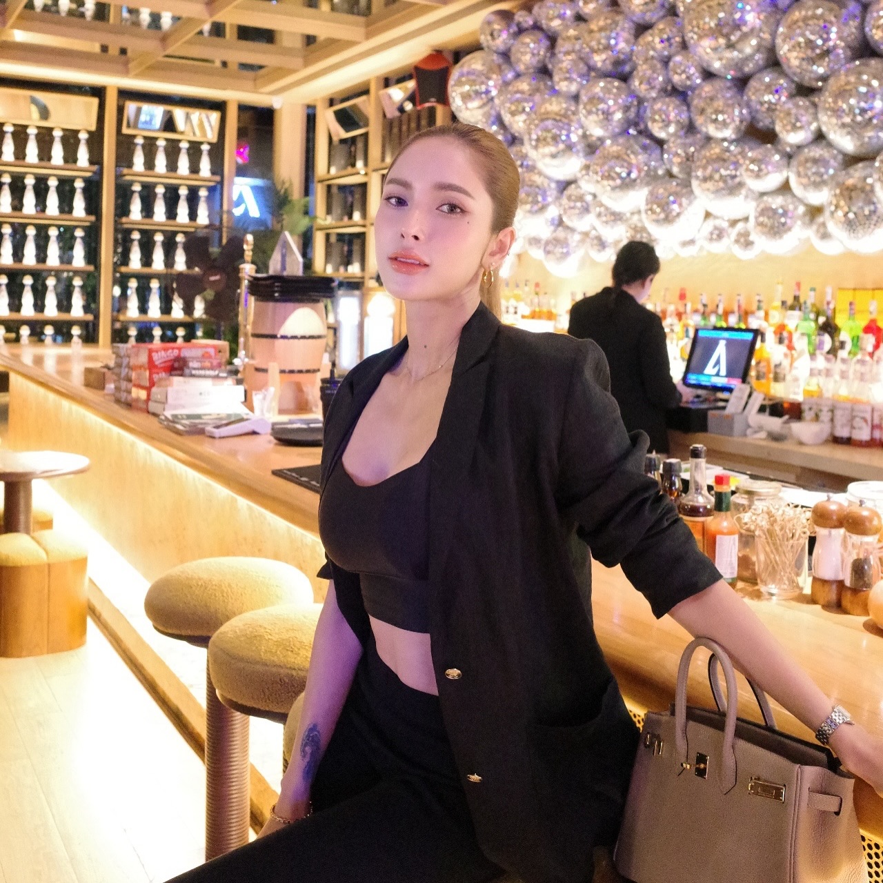 อุ้ม - ลักขณา วัธนวงส์ศิริ
