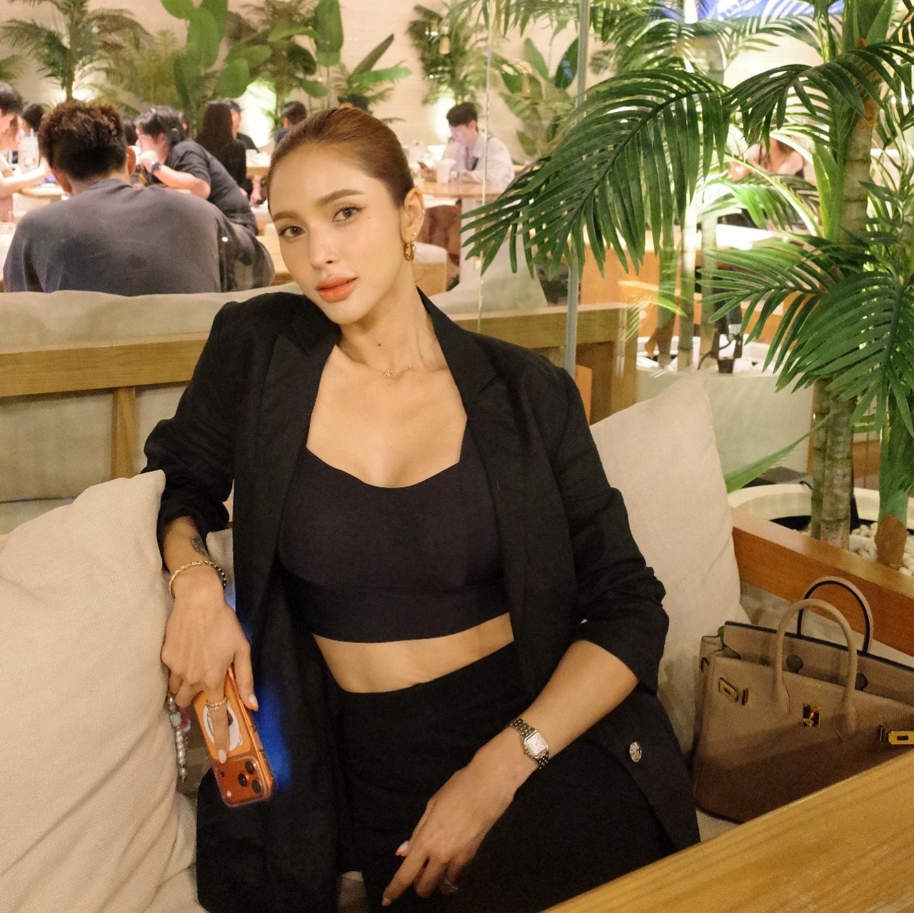 อุ้ม - ลักขณา วัธนวงส์ศิริ