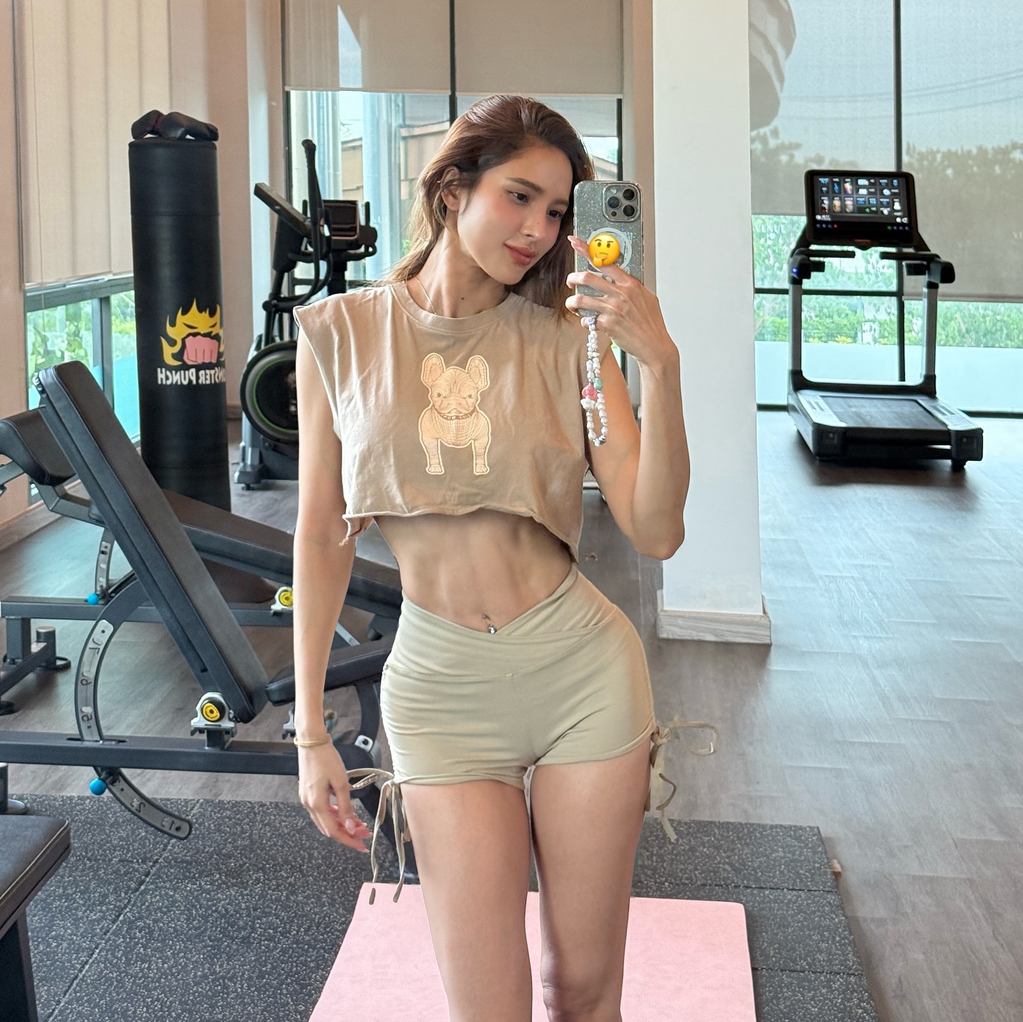 อุ้ม - ลักขณา วัธนวงส์ศิริ