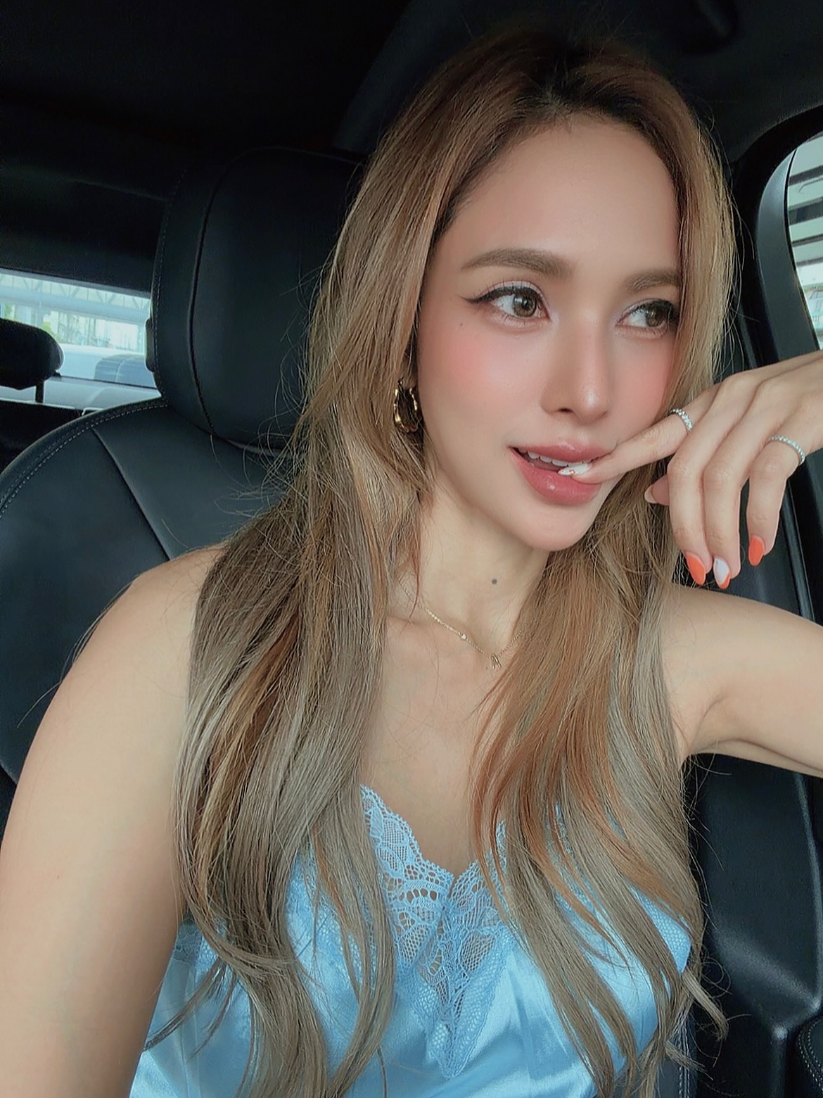 อุ้ม - ลักขณา วัธนวงส์ศิริ