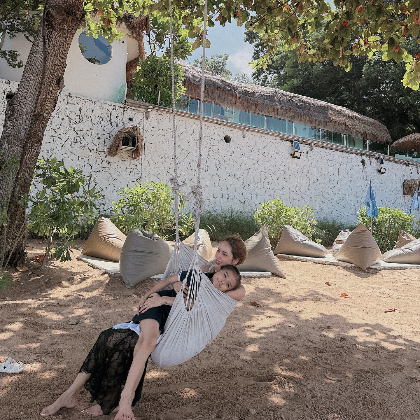 อุ้ม - ลักขณา วัธนวงส์ศิริ