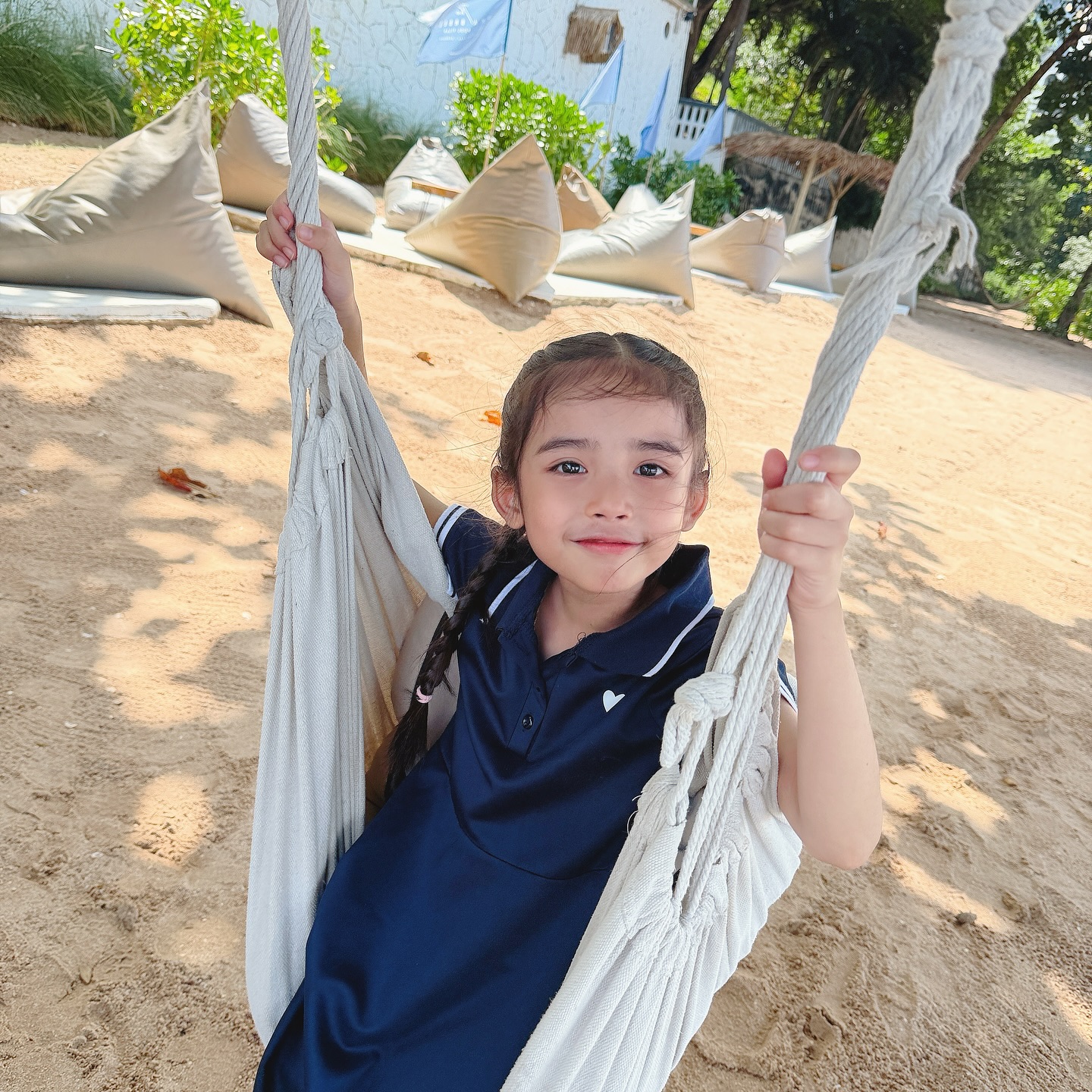 อุ้ม - ลักขณา วัธนวงส์ศิริ