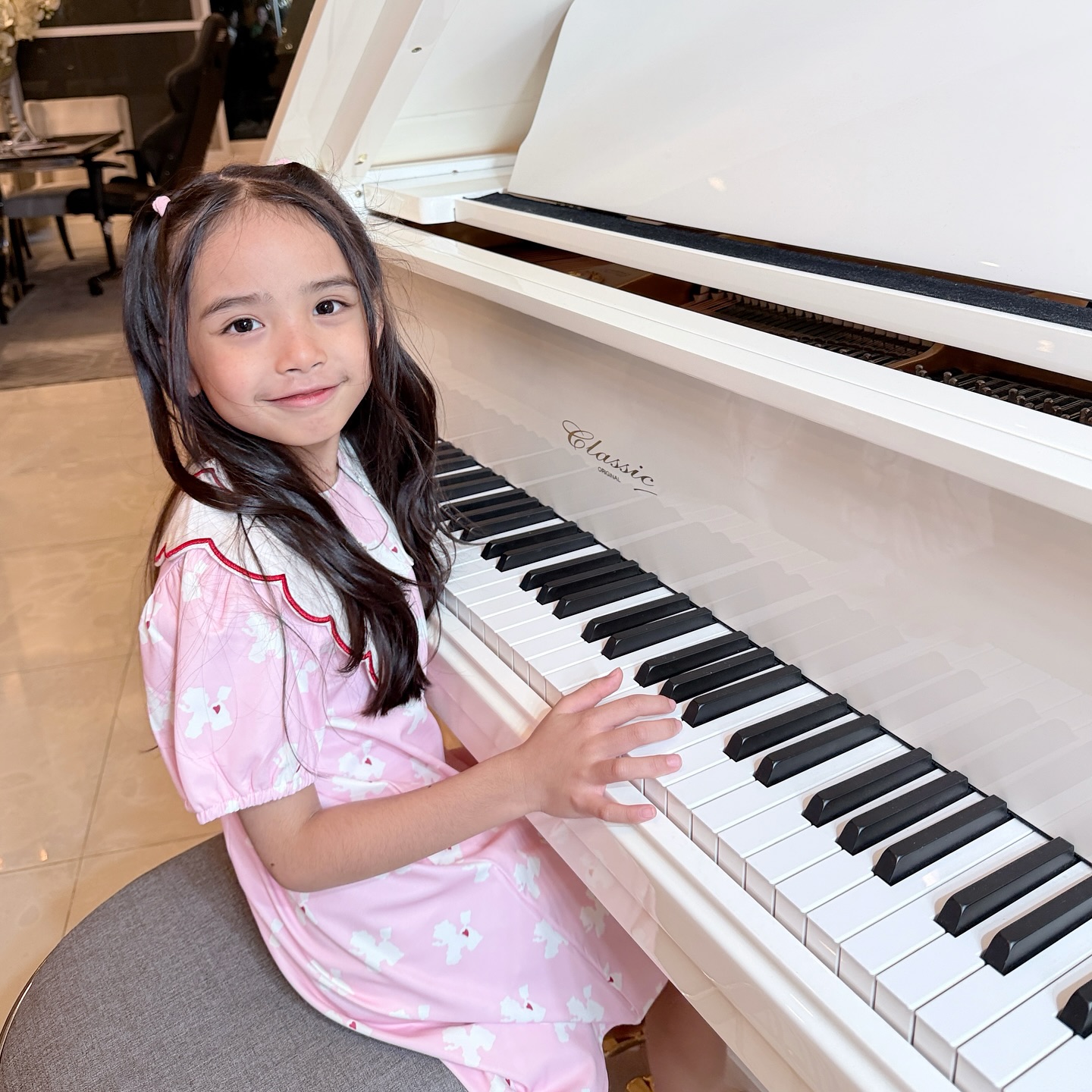 อุ้ม - ลักขณา วัธนวงส์ศิริ