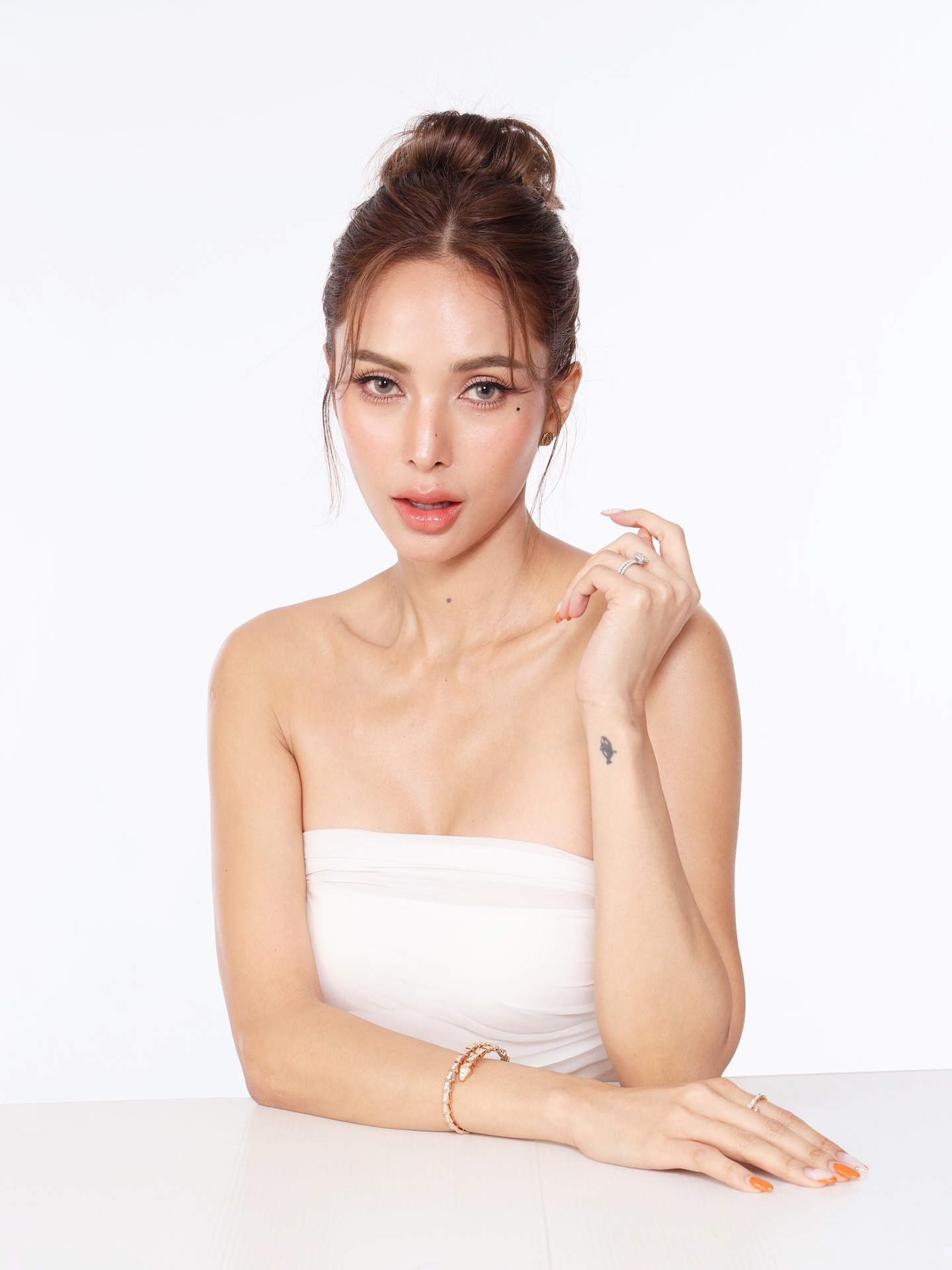 อุ้ม - ลักขณา วัธนวงส์ศิริ