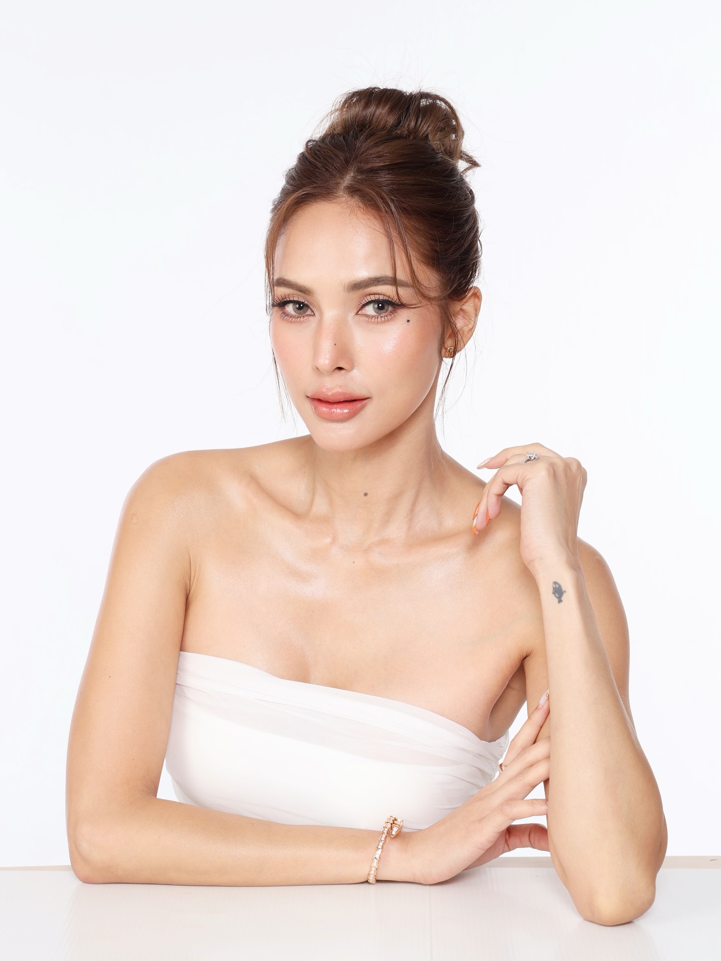 อุ้ม - ลักขณา วัธนวงส์ศิริ