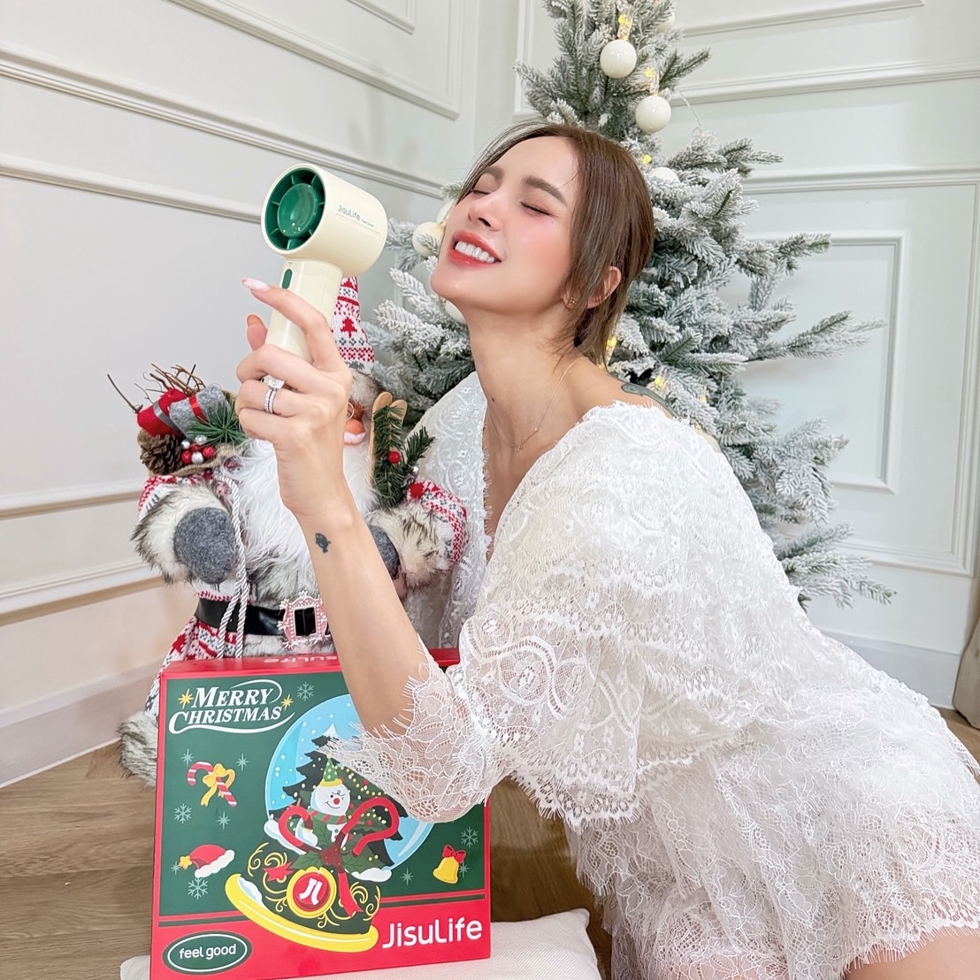 อุ้ม - ลักขณา วัธนวงส์ศิริ