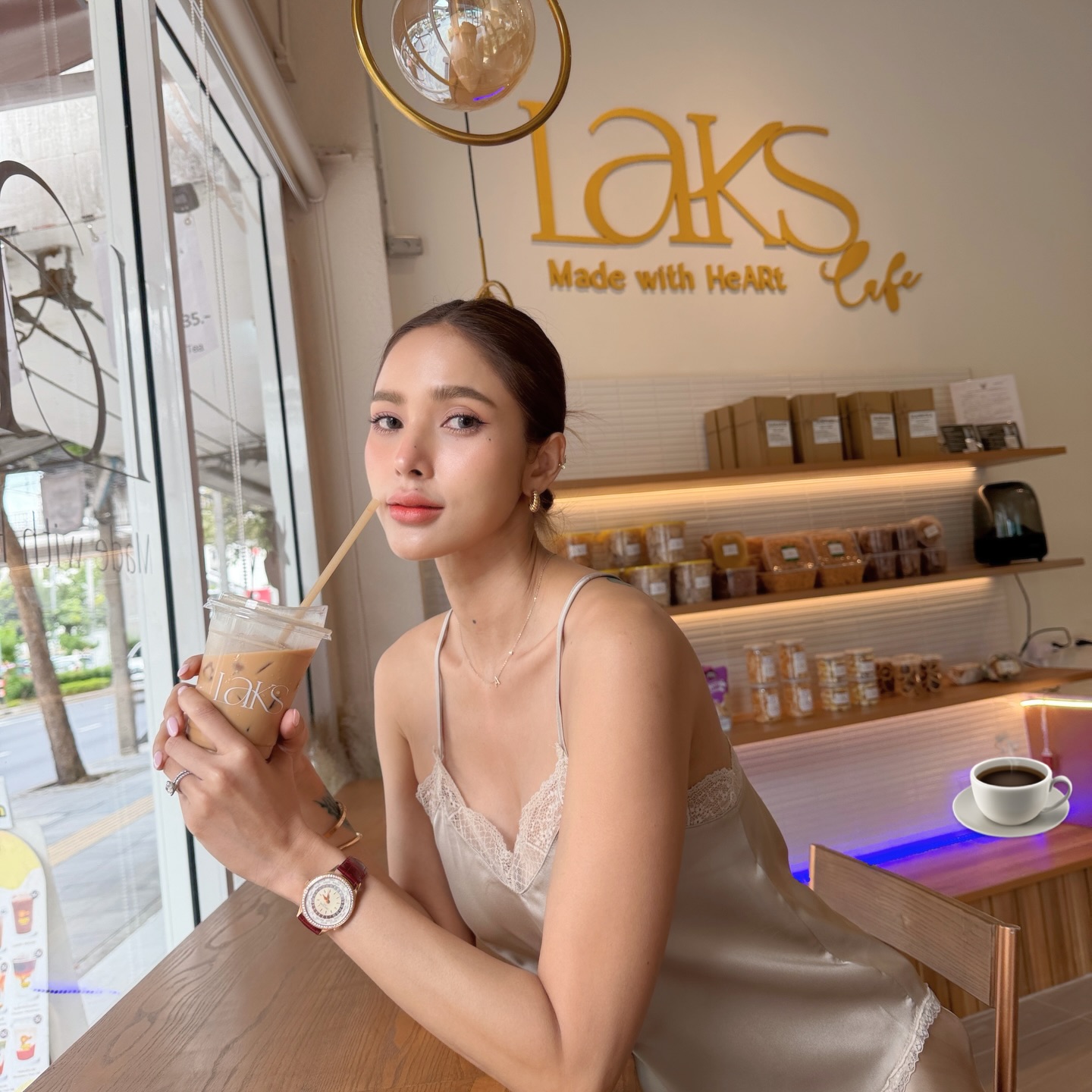 อุ้ม - ลักขณา วัธนวงส์ศิริ