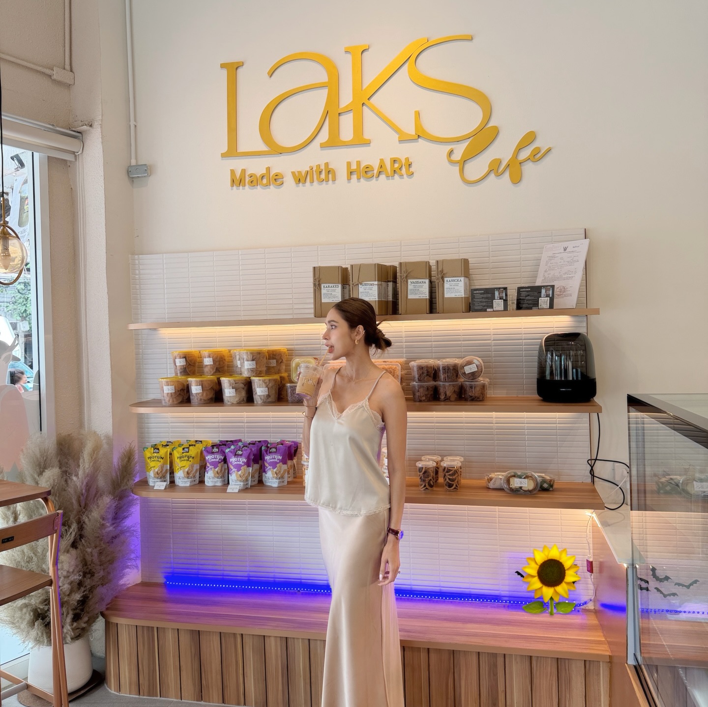 อุ้ม - ลักขณา วัธนวงส์ศิริ