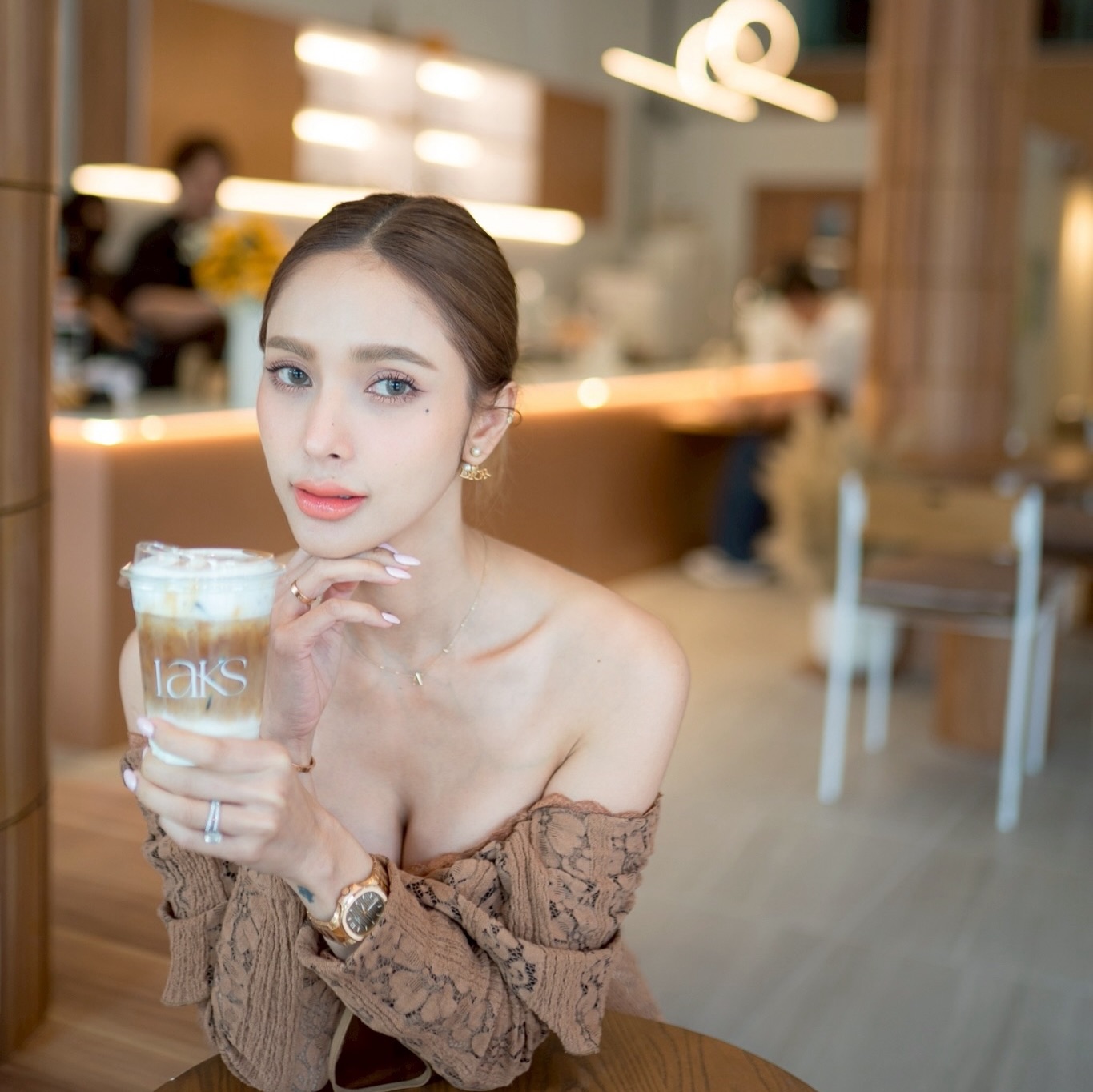 อุ้ม - ลักขณา วัธนวงส์ศิริ