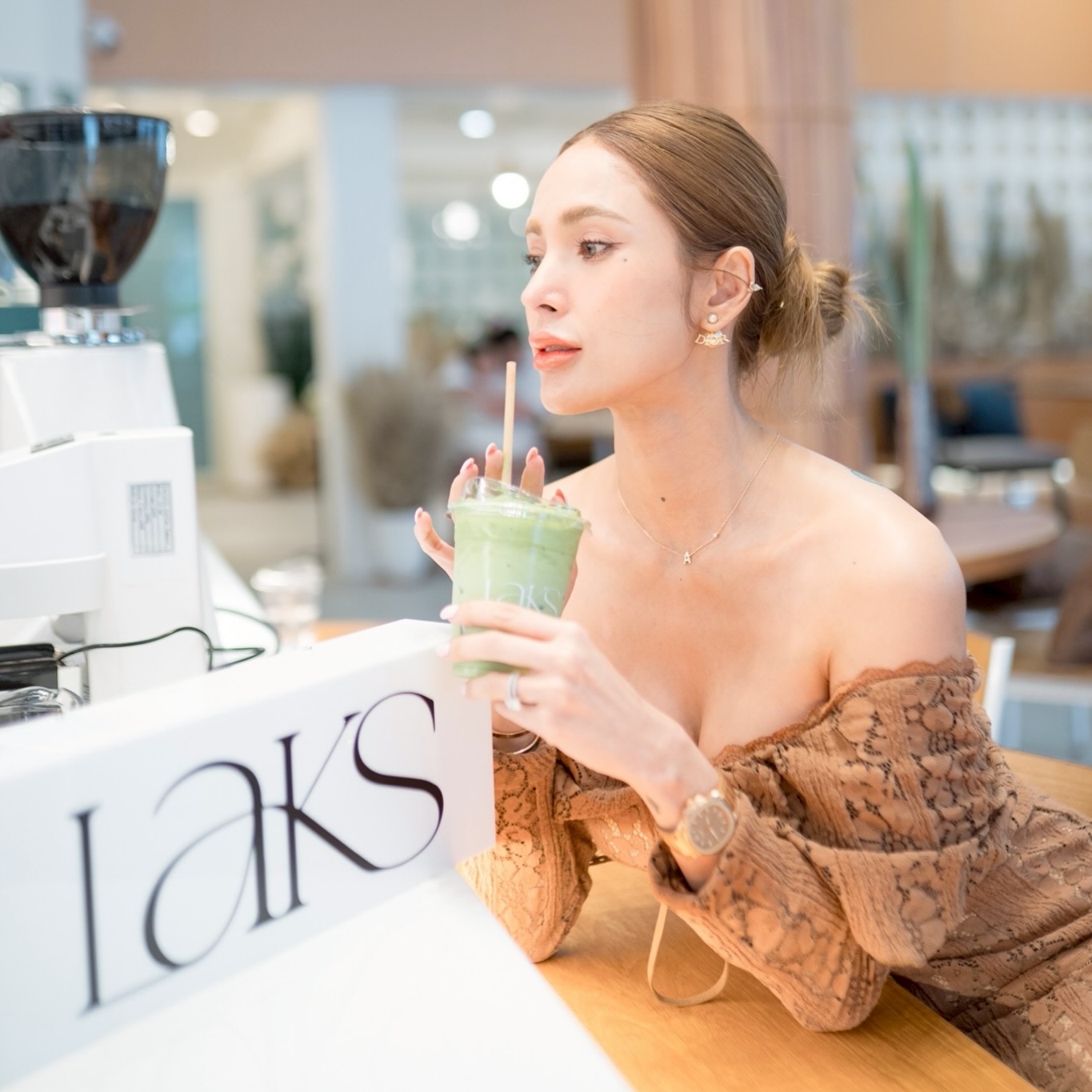 อุ้ม - ลักขณา วัธนวงส์ศิริ