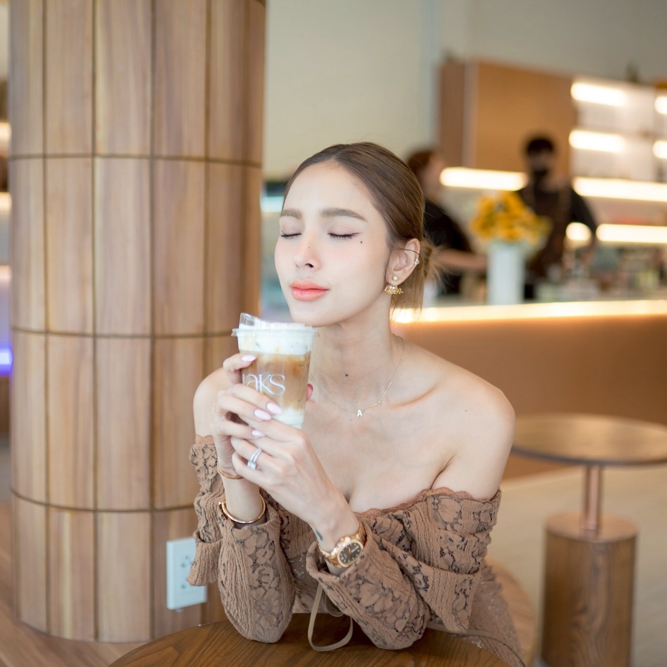 อุ้ม - ลักขณา วัธนวงส์ศิริ