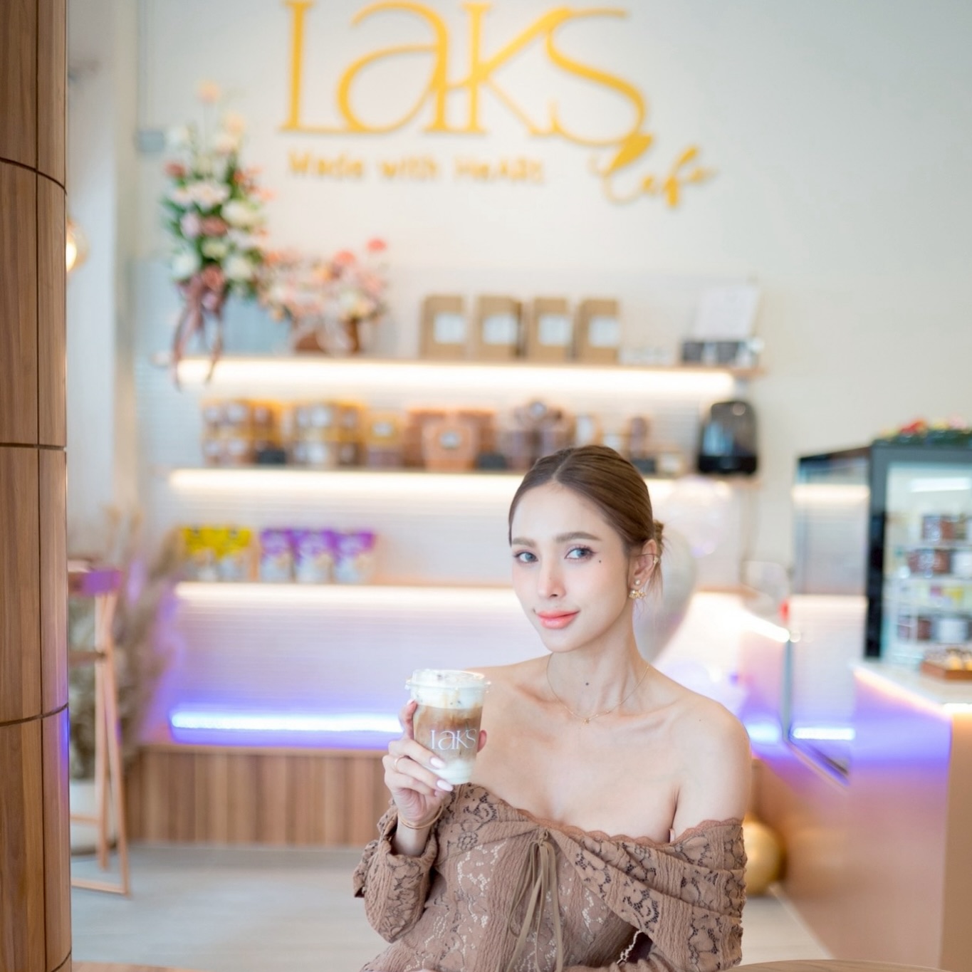 อุ้ม - ลักขณา วัธนวงส์ศิริ