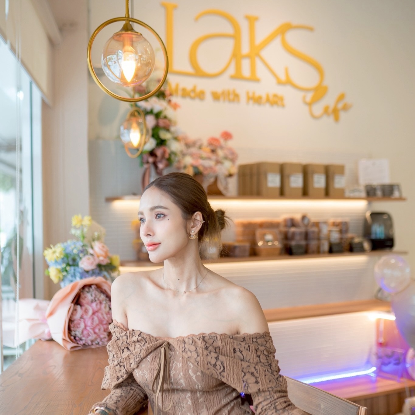 อุ้ม - ลักขณา วัธนวงส์ศิริ