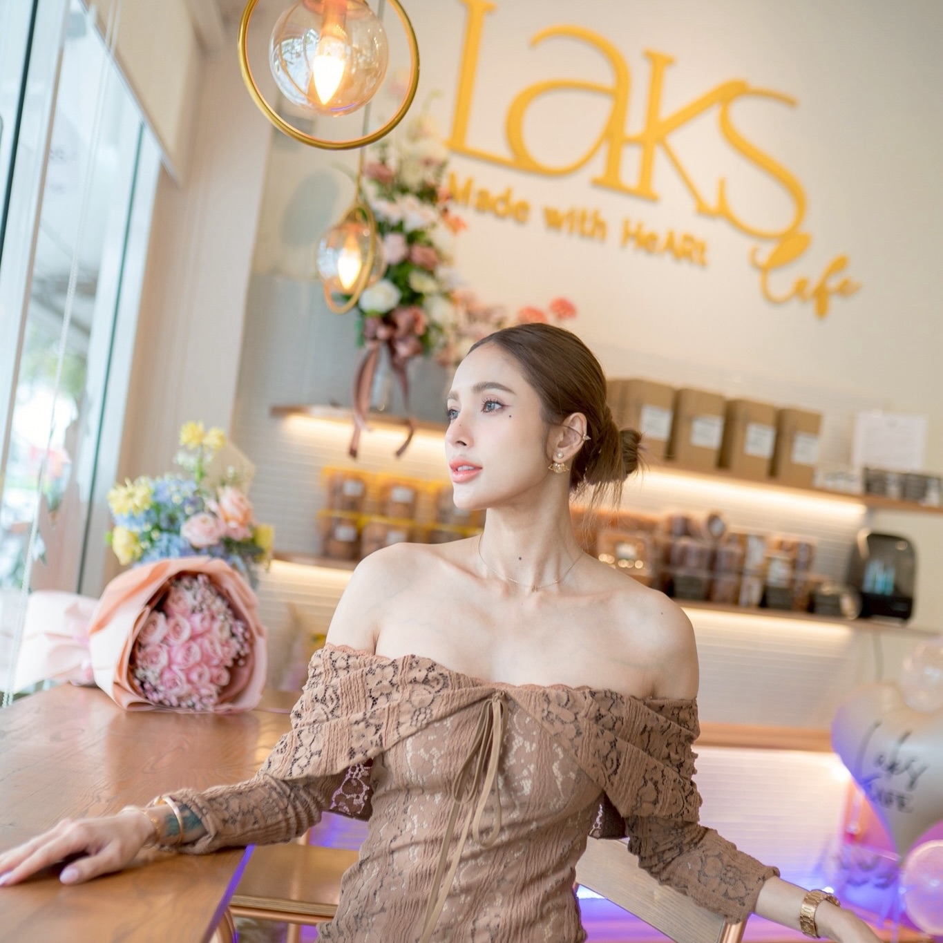 อุ้ม - ลักขณา วัธนวงส์ศิริ