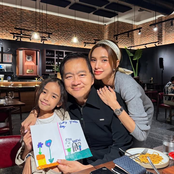 อุ้ม - ลักขณา วัธนวงส์ศิริ