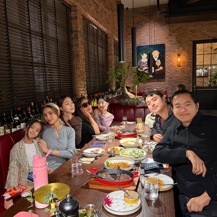 อุ้ม - ลักขณา วัธนวงส์ศิริ