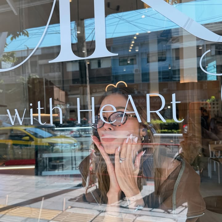 อุ้ม - ลักขณา วัธนวงส์ศิริ