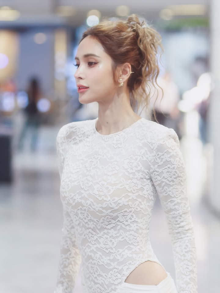 อุ้ม - ลักขณา วัธนวงส์ศิริ