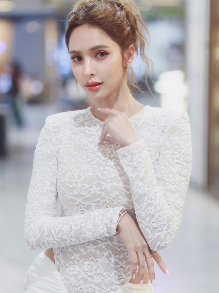 อุ้ม - ลักขณา วัธนวงส์ศิริ