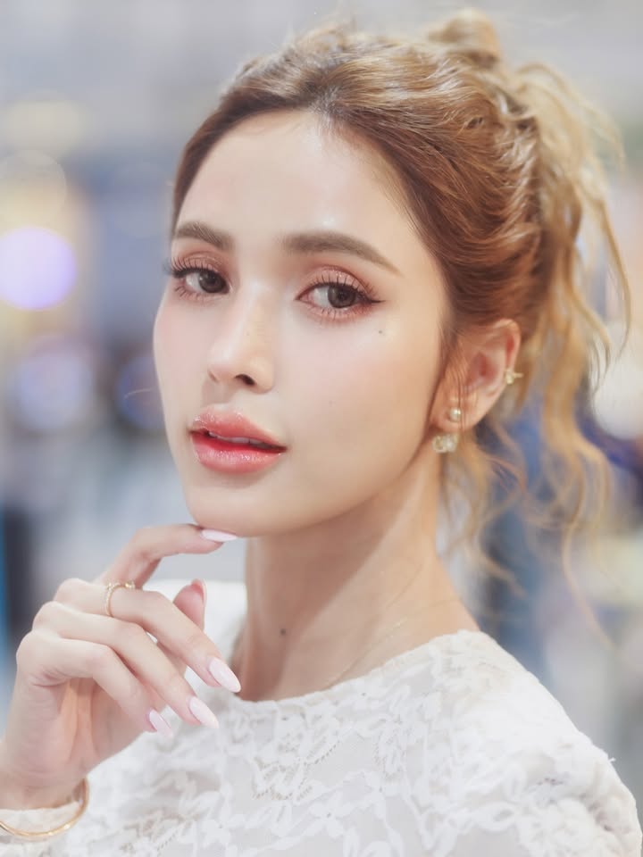 อุ้ม - ลักขณา วัธนวงส์ศิริ