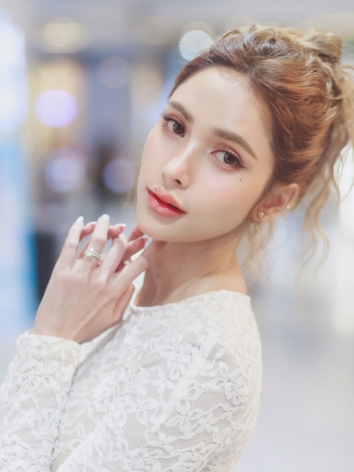 อุ้ม - ลักขณา วัธนวงส์ศิริ