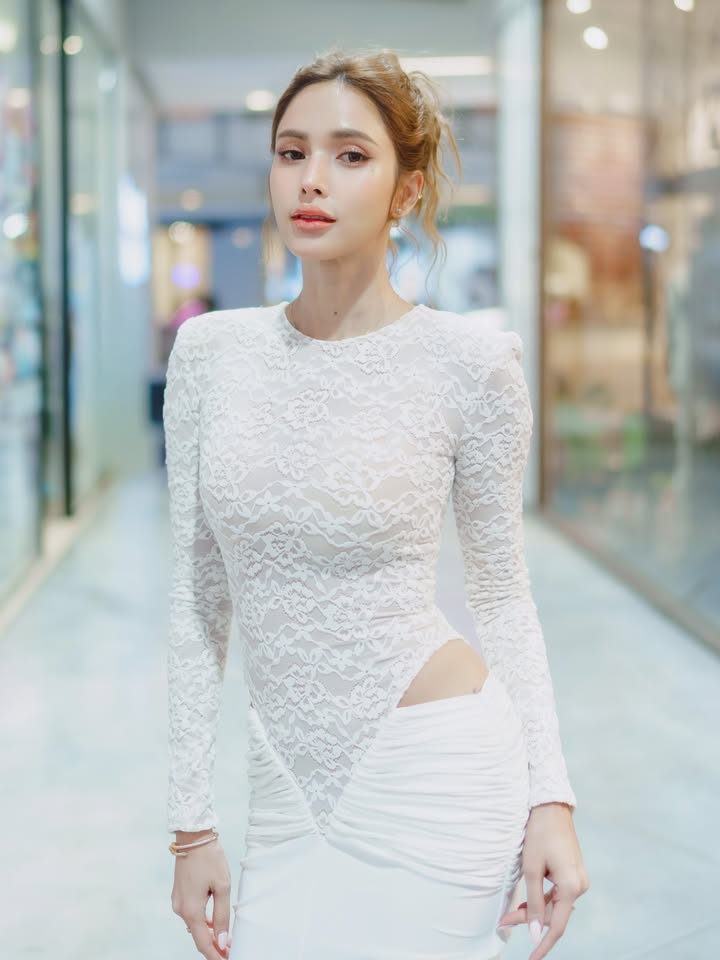 อุ้ม - ลักขณา วัธนวงส์ศิริ