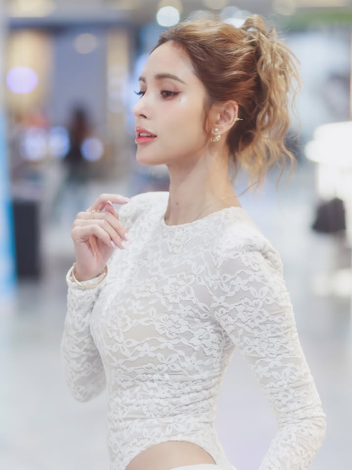 อุ้ม - ลักขณา วัธนวงส์ศิริ